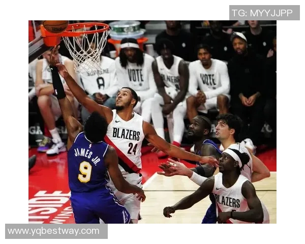 詹姆斯带领湖人队大胜开拓者：传奇之路再添新章