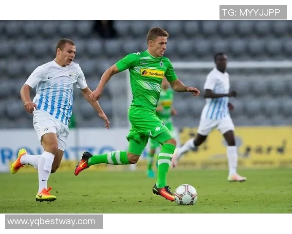 普鲁士门兴中卫尼科尔斯迪克伤缺数周，球队再遇防线考验